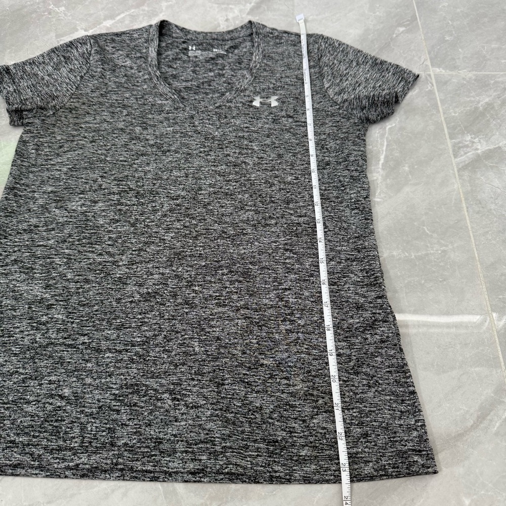 Women’s Under Armour Twist Tech Heat Gear V-Neck Short Sleeve Shirt Small - Picture 15 of 15